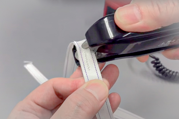 Ultrasonic-machine-to-connect-ironer-guide-tapes