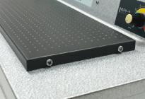 The heating plate features adjustable temperature control via a built-in electronic thermostat. When the temperature is set to zero, the heating plate does not operate.