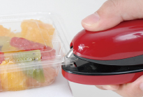 The arc-shaped teeth of the hand piece allows the user to see the weld points clearly.