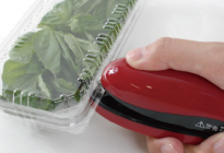 Consumables such as needles are not used, and therefore, this sealer can prevent foreign matter from entering and provide attractive packing appearance.